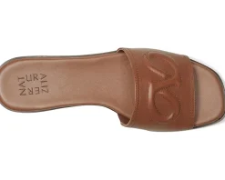 Women Naturalizer Genevieve