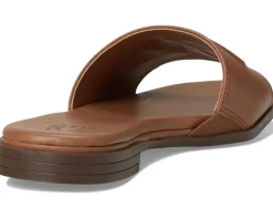 Women Naturalizer Genevieve