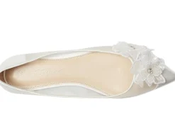 Blue by Betsey Johnson Flats<Gray Ivory