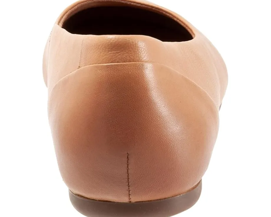 SoftWalk Flats<Sonoma Tan